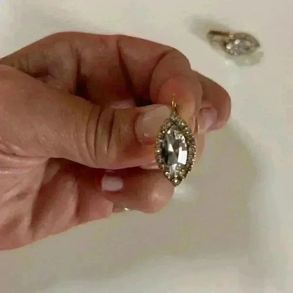 BNIB Stella and Dot Duchess Studs - Picture 2 of 11